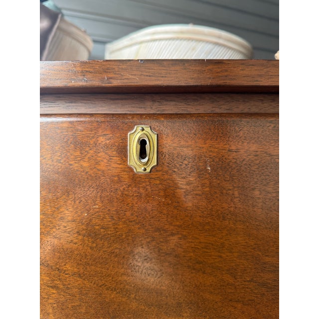 Late 20th Century Hepplewhite Style Mahogany Sideboard With Brass Hardware and Tapered Legs For Sale In Philadelphia - Image 6 of 12