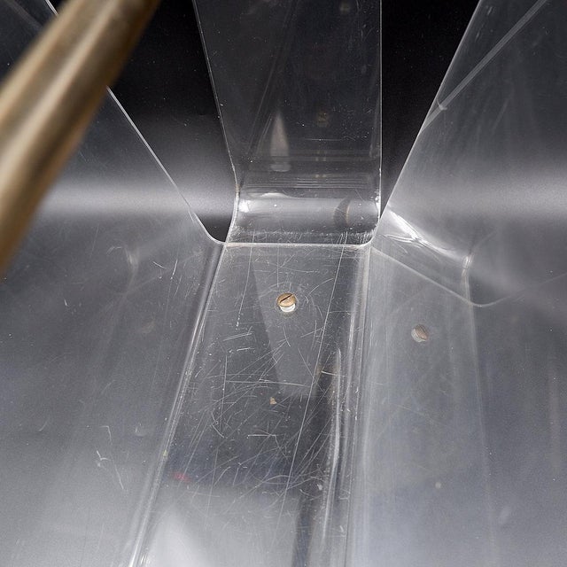 Omega Magazine Rack in Acrylic Glass attributed to David Lange for Roche Bobois, 1970 For Sale - Image 9 of 11