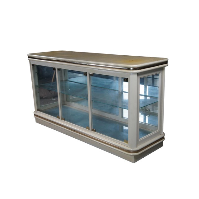 Mid-Century Modern Mid 20th Century Hollywood Regency Off White Illuminated Display Cabinet Console Showcase Curio For Sale - Image 3 of 13