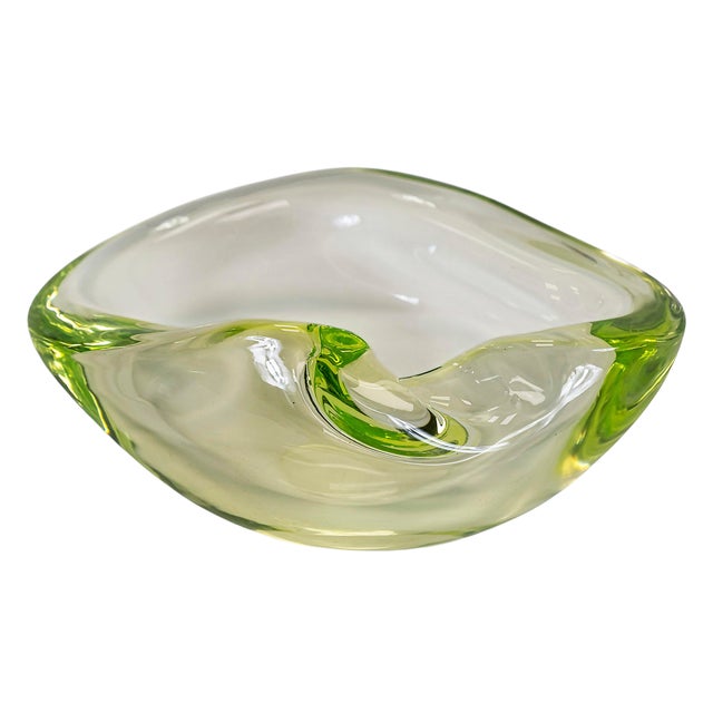 Vintage Italian handmade Murano glass vase / bowl in yellow color. Very good/excellent vintage condition.