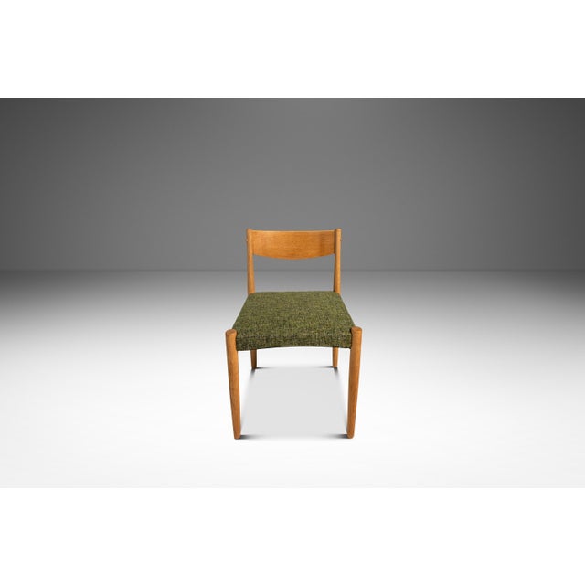 Poul Volther Restored Mid-Century Danish Modern Side / Dining Chair in Oak & Green Tweed Attributed to Poul Volther for Frem Røjle, Denmark, C. 1970s For Sale - Image 4 of 18
