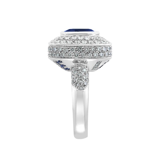 Ceylon Blue Sapphire and Diamond 18 Karat White Gold Cocktail Love Ring For Sale In New York - Image 6 of 8