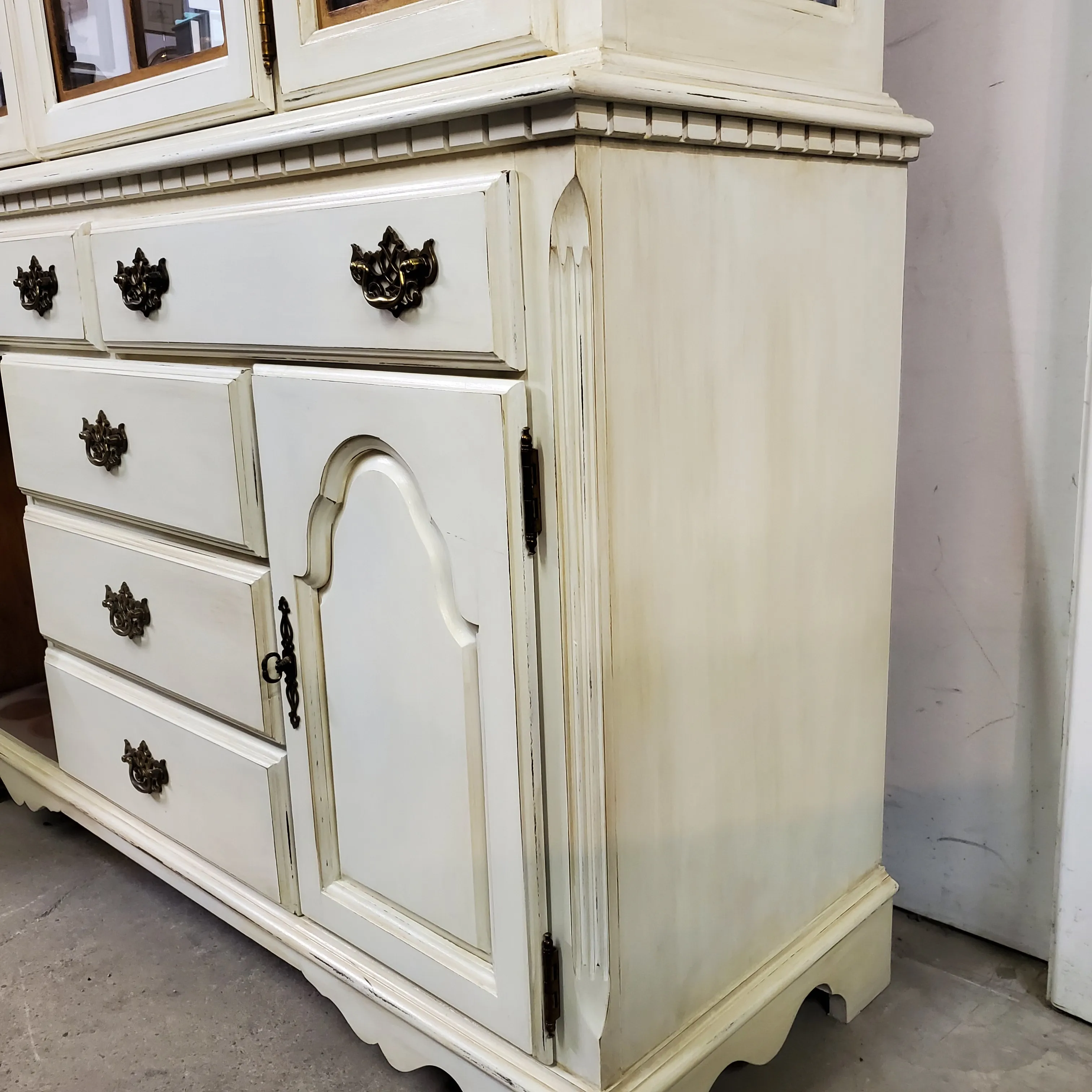 1990s Broyhill Traditional China Cabinet, Painted Antique White