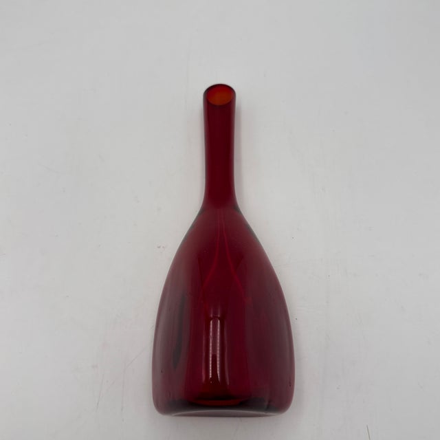 Red Long Necked Modernist Glass Vase by Gunnar Ander for Elme Glasbruk, 1960s For Sale - Image 8 of 9