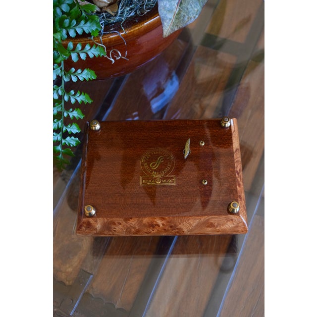 Italian Sorrento Inlaid Hummingbird Musical Box For Sale - Image 4 of 7