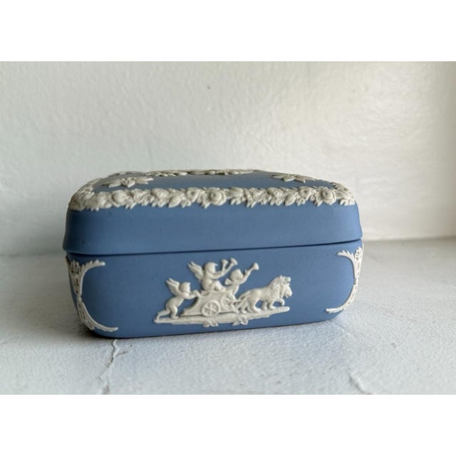 Mid 20th Century Vintage Wedgwood Pale Blue Jasperware Trinket Box With Lid, Neoclassical Relief For Sale - Image 5 of 12