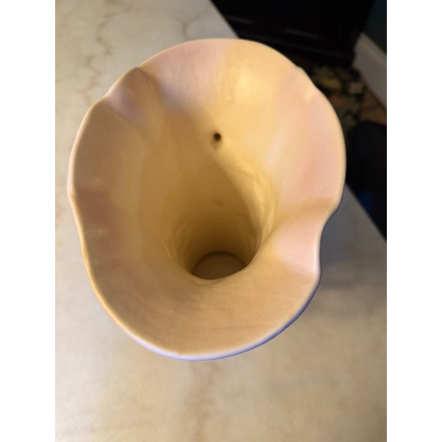 Vintage Hull Art Pottery Art Deco Dogwood Vase #510-10 1/2 ca.1940s For Sale - Image 9 of 12