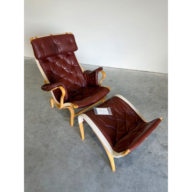 Mid-Century Modern 1980s Brown Leather Pernilla Chair and Ottoman by Bruno Mathsson for Dux Sweden, 2 Pieces For Sale - Image 3 of 14