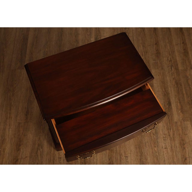 Henkel Harris Chippendale Style Pair Of Mahogany Bowfront Three-Drawer Nightstands For Sale In Philadelphia - Image 6 of 18