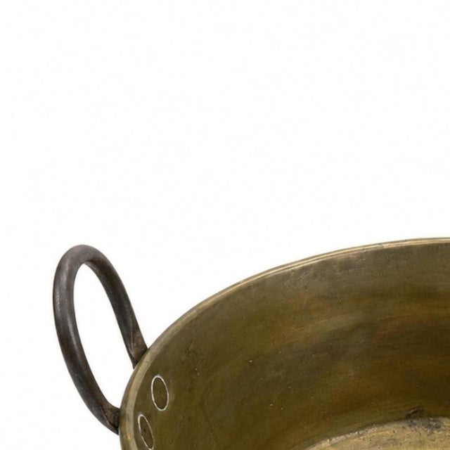 Decoration - Large pot. 20th century Portuguese; in gilded metal with handles. Dimensions: 30 cm x 51 cm.