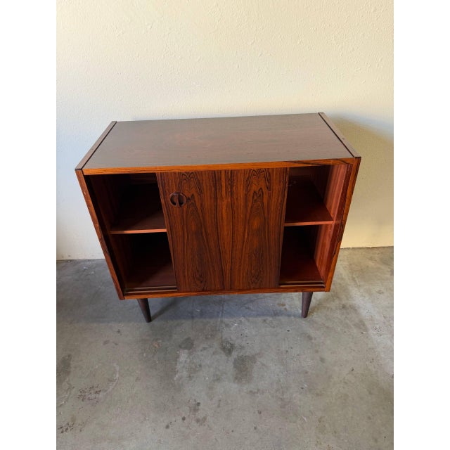 Vintage Danish Sliding Door Cabinet / Mid-Century Rosewood Credenza – C. 1960s For Sale In Los Angeles - Image 6 of 9