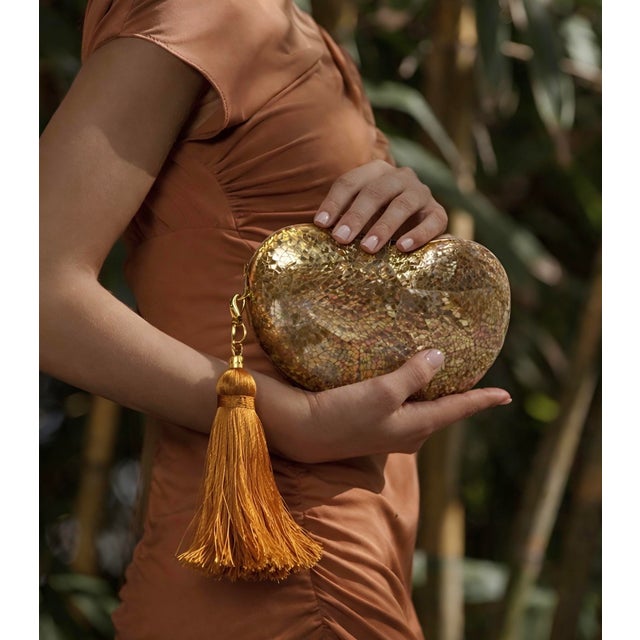 Lucia Bean Minaudiere in Beige Shell Inlay For Sale In New York - Image 6 of 6