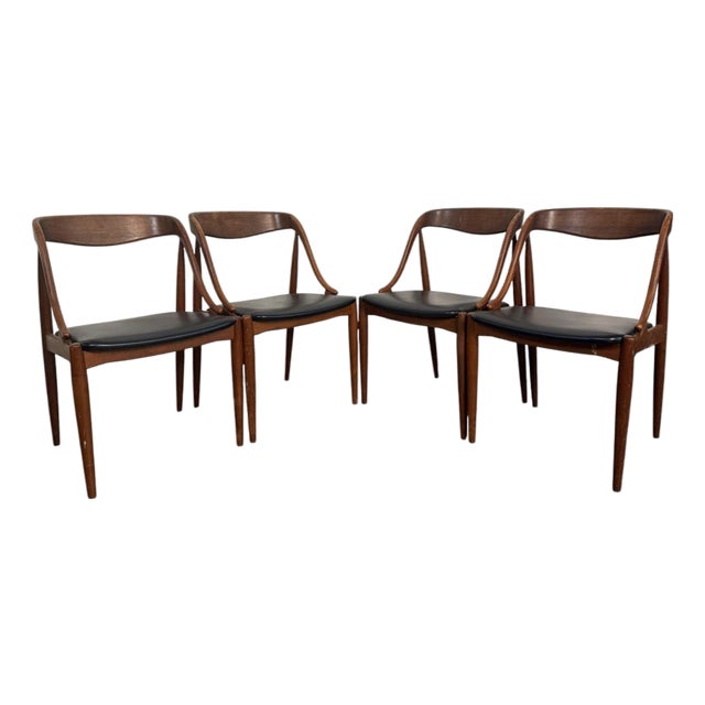 Mid 20th Century Four Danish Teak and Leather Chairs Designed by Johannes Andersen For Sale