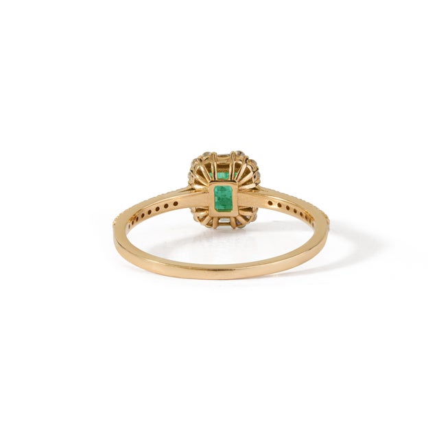 14k Yellow Gold Emerald Diamond Modern Proposal Ring in 14k Yellow Gold Size 5 For Sale - Image 10 of 18
