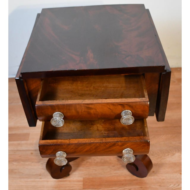 1880s Antique American Empire Crotch Mahogany Pembroke Drop-Leaf Work Table For Sale - Image 12 of 18