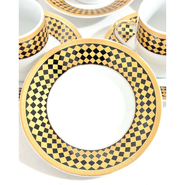 1980s Vintage Porcelain Espresso Set With 18k Gold Harlequin Pattern & Greek Key Rim – 6 Cups & Saucers For Sale - Image 5 of 10