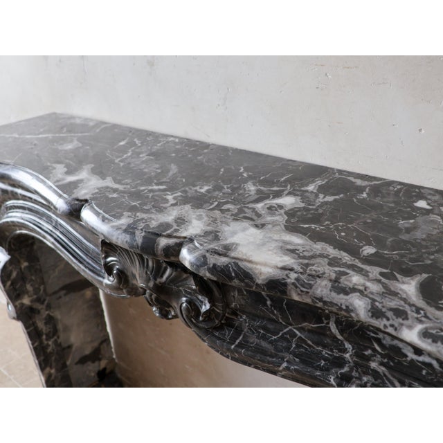 Antique French Louis XIV Style Fireplace in Gris des Pyrénées Marble For Sale - Image 6 of 15