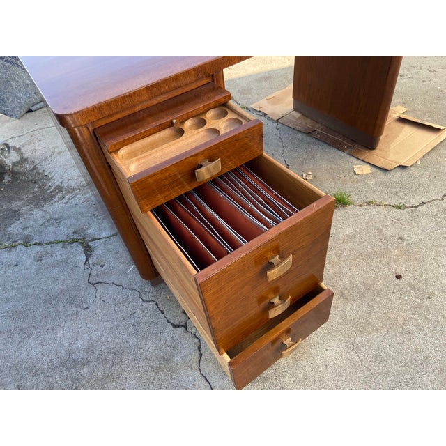 Copper Art Deco Stow & Davis Mid Century Modern Walnut Boomerang Fan Executive Desk For Sale - Image 8 of 12
