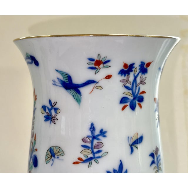 1940s Japanese Floral & Butterfly Vases (Occupied Japan) - A Pair For Sale - Image 9 of 9