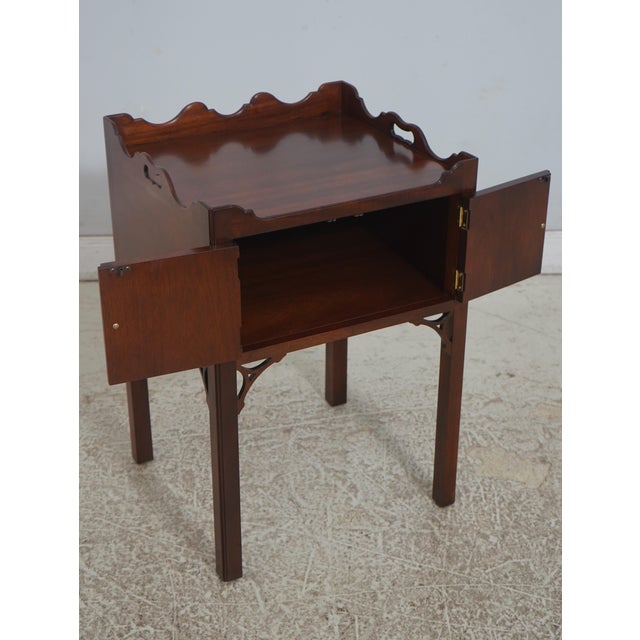 Chippendale Stickley Colonial Williamsburg Chippendale Mahogany Bedside Nightstand For Sale - Image 3 of 17