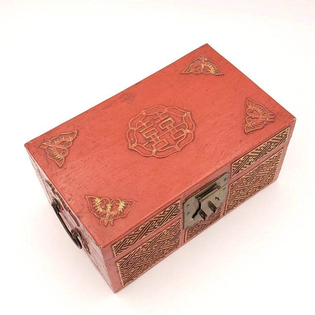 Red Chinese Red Lacquered and Gilt Pig Skin Jewelry Box, Circa 1900 For Sale - Image 8 of 12