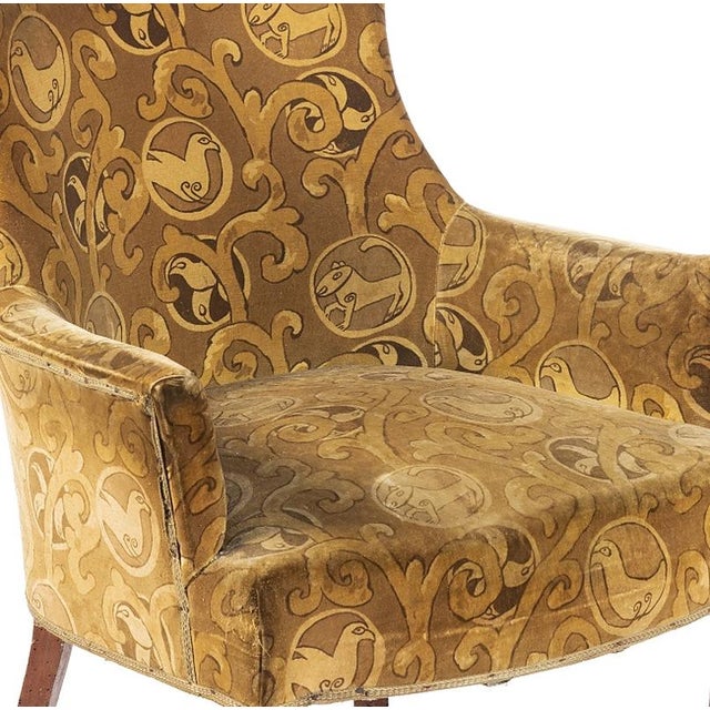 Young lady. Portuguese, 20th century; upholstered; sturdy wooden frame. Dimensions: 76x57x47 cm
