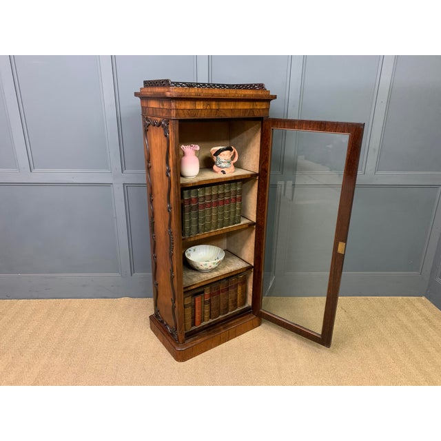 Victorian Rosewood Bookcase from James Winter, 1850s, in Very Good conditions. Designed before 1890 This piece has an...