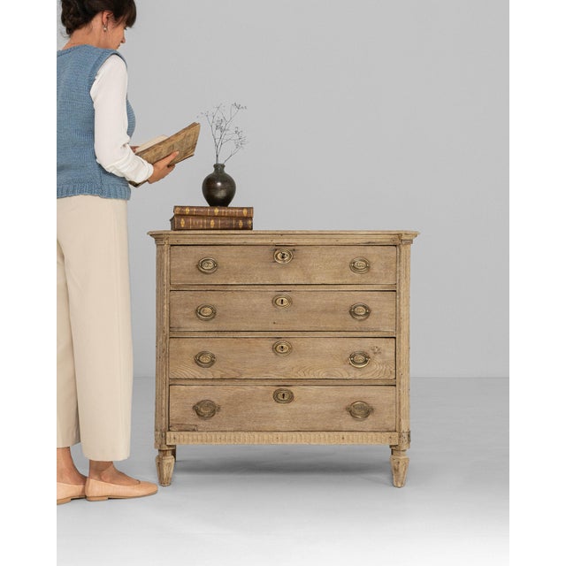 This chest of drawers carries genuine presence, its natural light oak, 4 drawers immediately setting the tone for the...