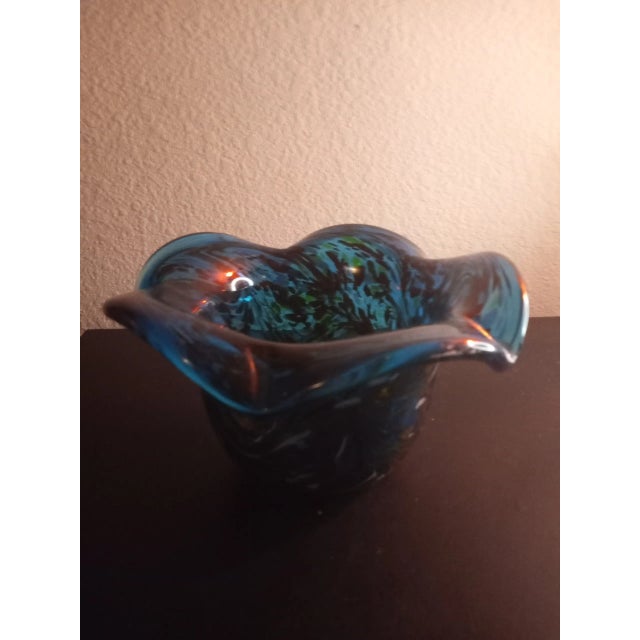 1980s Cobalt Blue Confetti Art Glass Ruffled Bowl For Sale In Dallas - Image 6 of 7
