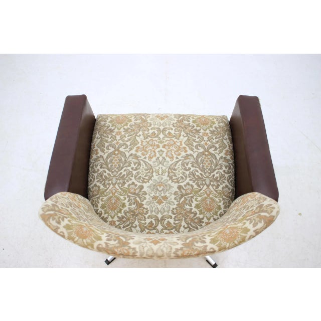 Vintage German Swivel Armchair, 1970s, in Very Good conditions. Designed 1970 to 1979