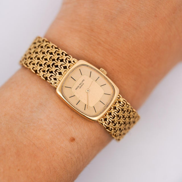 Vintage Patek Philippe 18k Gold Ladies Champagne Dial Mesh Bracelet Watch For Sale - Image 9 of 14