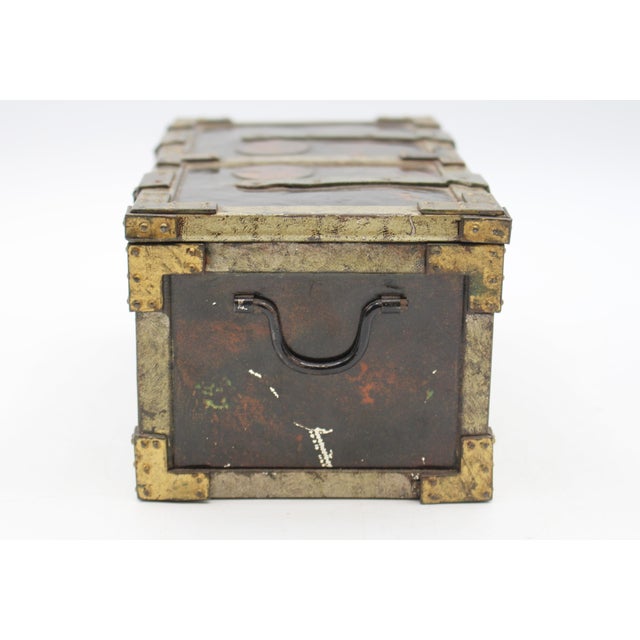 Circa 1907-1909 English Huntley & Palmer's "Iron Chest" Biscuit Tin Box For Sale In Raleigh - Image 6 of 10