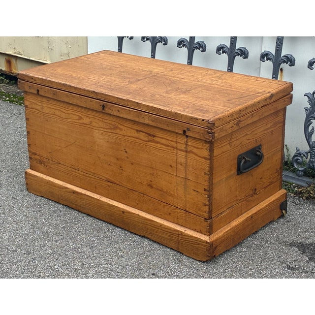 Long before Samsonite, the few who had the means to travel used wooden trunks to transport their belongings from place to...