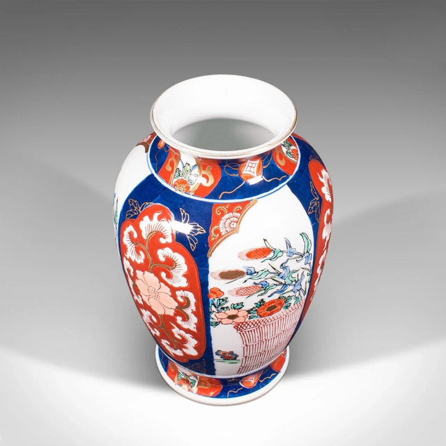 C.1940 Vintage Art Deco Japanese Ceramic Baluster Imari Urn For Sale - Image 4 of 13