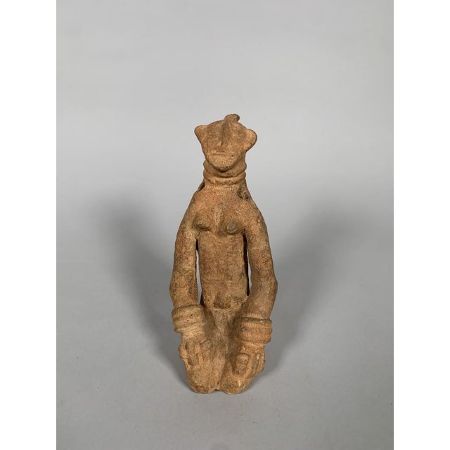Bankoni statuette, Mali, 13th-15th century, terracotta, red ochre, African tribal art For Sale