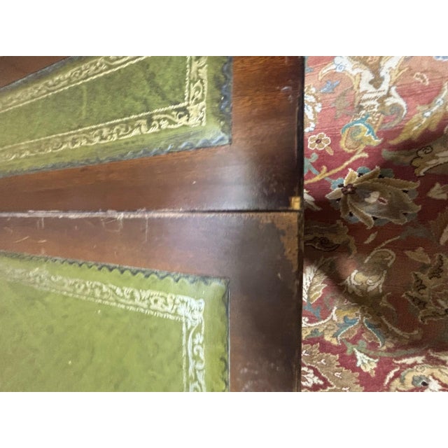 Regency English Coffee Table in Mahogany and Green Leather Embossed with Gold, 1890s For Sale - Image 4 of 10