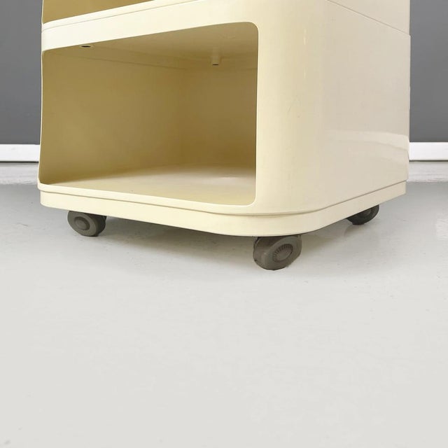 Italian Space Age Red Chest of Drawers attributed to Castelli for Kartell, 1970s For Sale - Image 11 of 13