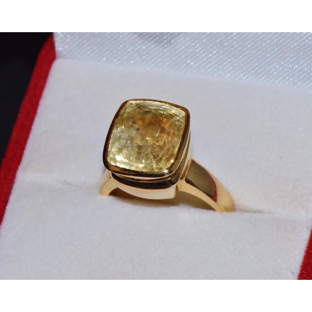 Yellow GIA Certified Natural 11.45cts Ceylon Yellow Sapphire 18K Solid Gold Bezel Dome Ring, size 7 For Sale - Image 8 of 10