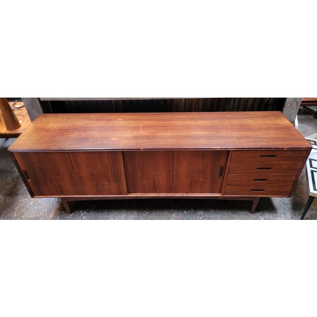 1960s Danish Modern Rosewood Credenza For Sale - Image 5 of 18
