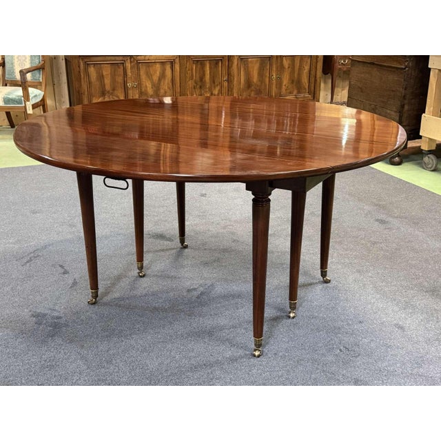 Wood Louis XVI Dining Table in Cuban Mahogany with 5 Modern White Wood Extensions, 19th-Century For Sale - Image 7 of 18