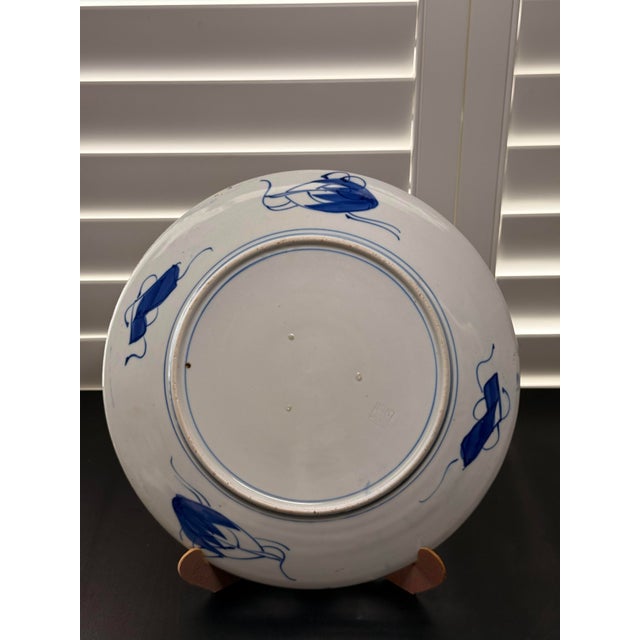 Large 14-Inch 19th-Century Japanese Imari Scalloped Porcelain Charger For Sale - Image 10 of 12