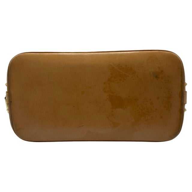 This bag is made of white toile canvas with a Multicolore monogram in 33 vibrant colors. It has vachetta leather top...