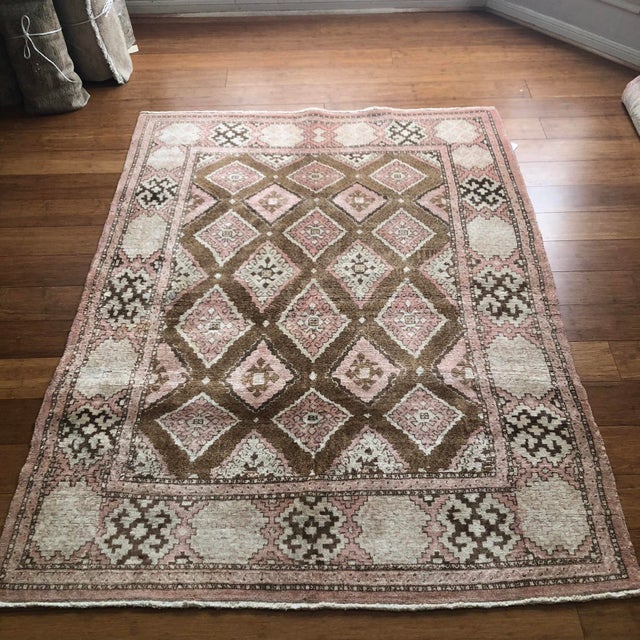 1940s Vintage Turkish Rug: Pink & Brown Diamond Pattern | 4'4"x5'7" For Sale - Image 5 of 7