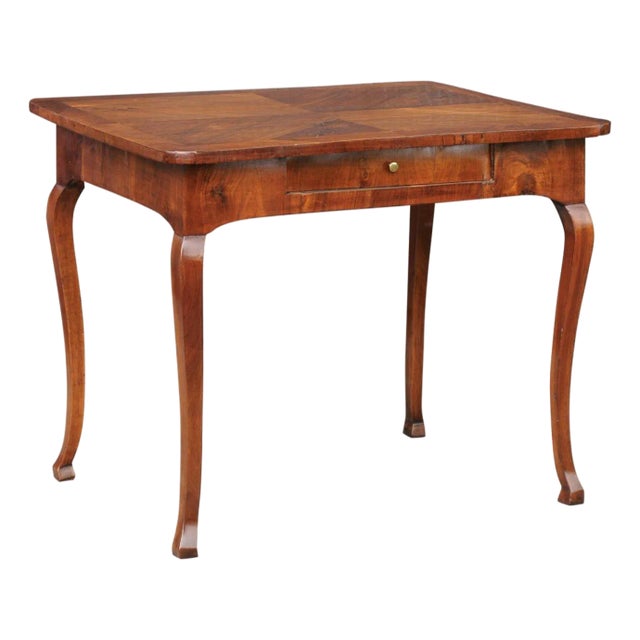Italian 1780s Walnut Table with Quarter Veneer, Single Drawer and Cabriole Legs For Sale