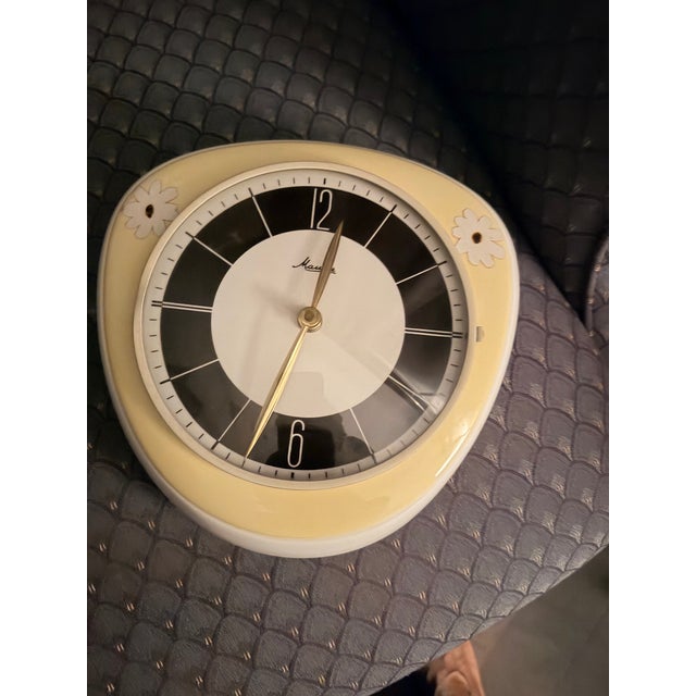 Vintage Mauthe German Ceramic Wall Clock 1950s Yellow Daisy MCM Working 10x9 For Sale In New York - Image 6 of 10
