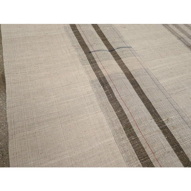 Rustic Galerie Shabab Collection Mid-20th Century Handmade Turkish Flatweave Kilim Room Size Carpet For Sale - Image 3 of 8