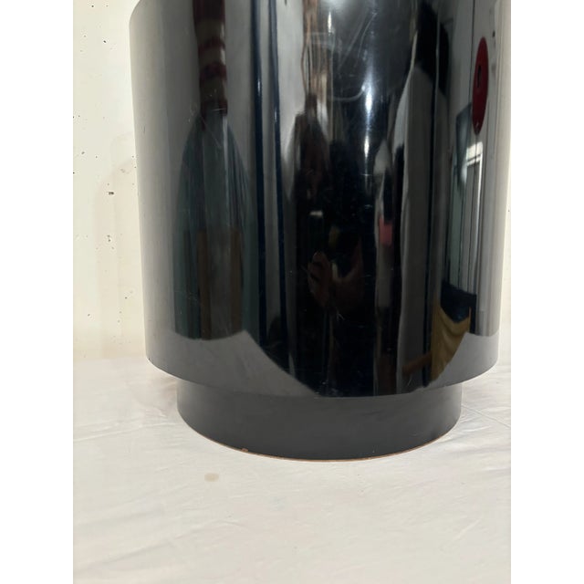 End table, side table in black melanin circa 1970. Good condition, note some scratches.