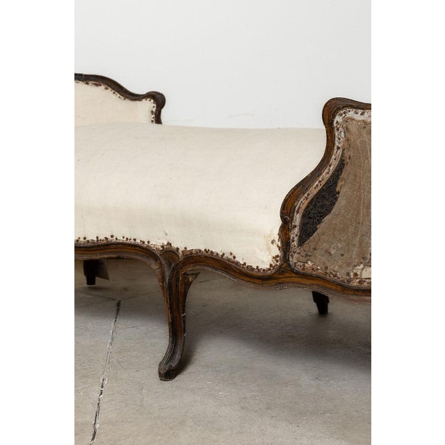 French Antique French Louis XV Duchesse en Bateau Chaise Longue For Sale - Image 3 of 14