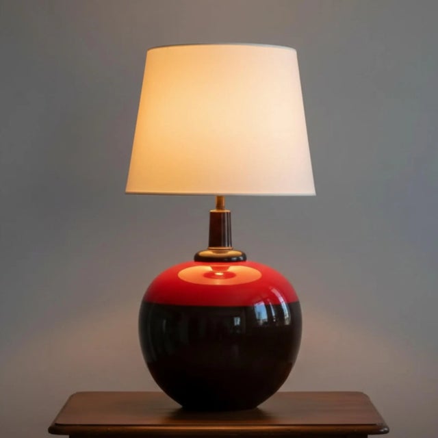 Mid-Century Modern Vintage Black & Red Table Lamp: Mid-Century Modern Accent Lighting For Sale - Image 3 of 4
