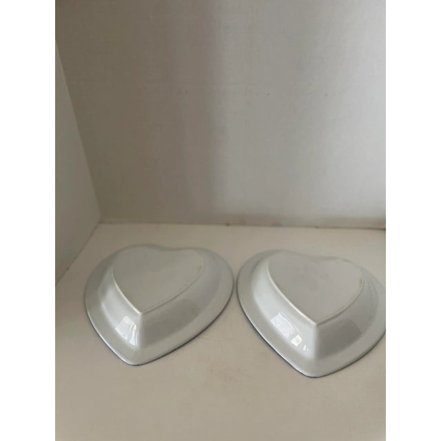 1960s Vintage Porcelain Hand Painted Heart Shaped Serveware- Set of 2 For Sale - Image 4 of 6